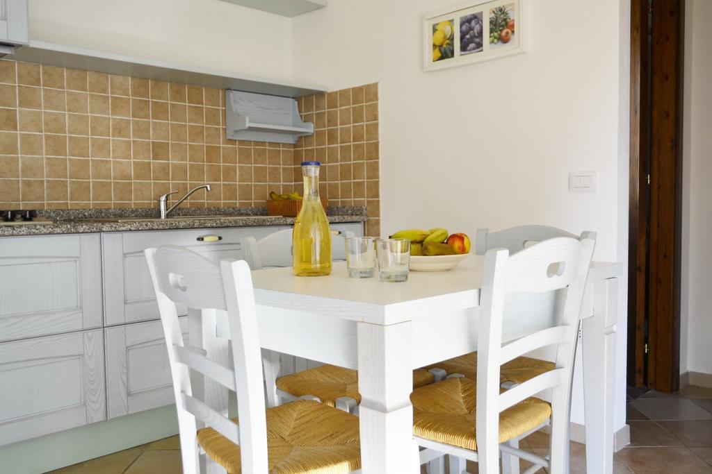 Gf Apartments La Vigna Badesi Phòng bức ảnh