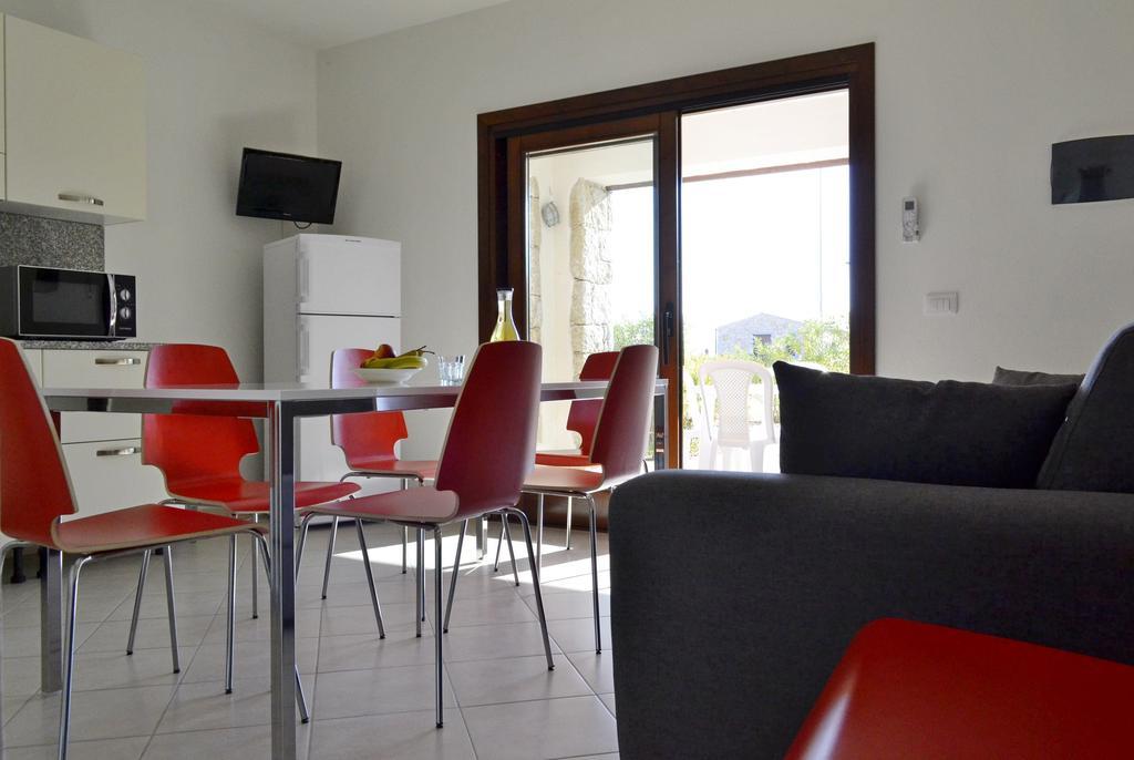 Gf Apartments La Vigna Badesi Phòng bức ảnh