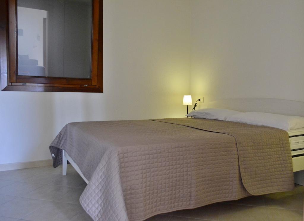 Gf Apartments La Vigna Badesi Phòng bức ảnh