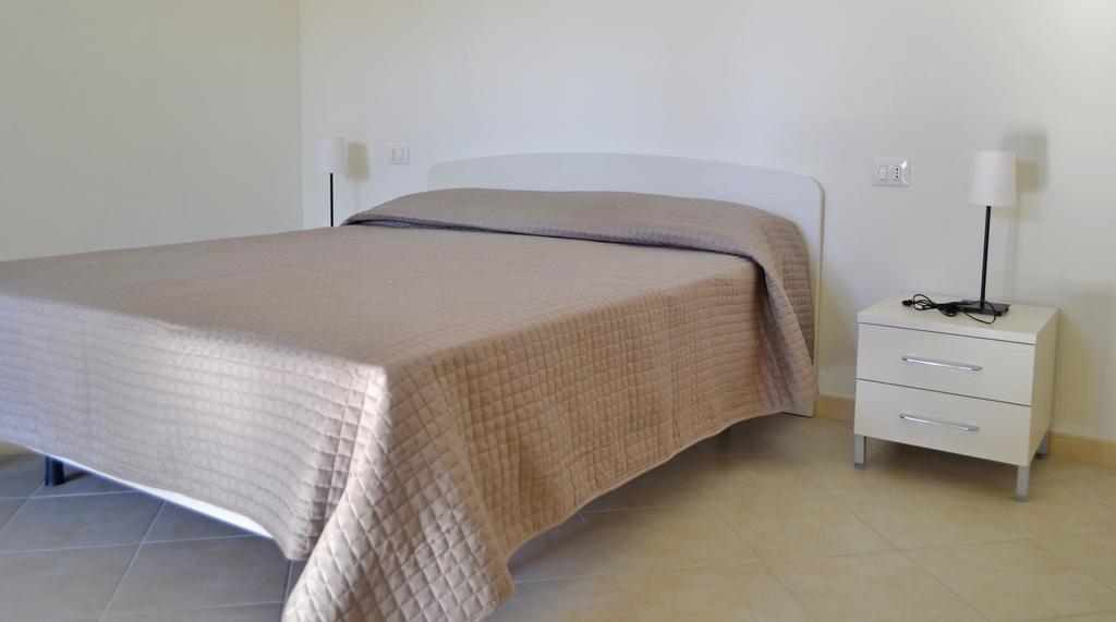 Gf Apartments La Vigna Badesi Phòng bức ảnh