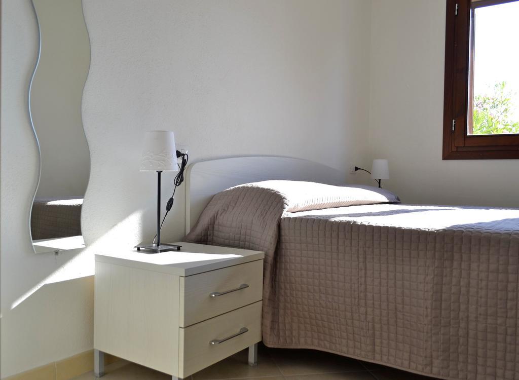 Gf Apartments La Vigna Badesi Phòng bức ảnh